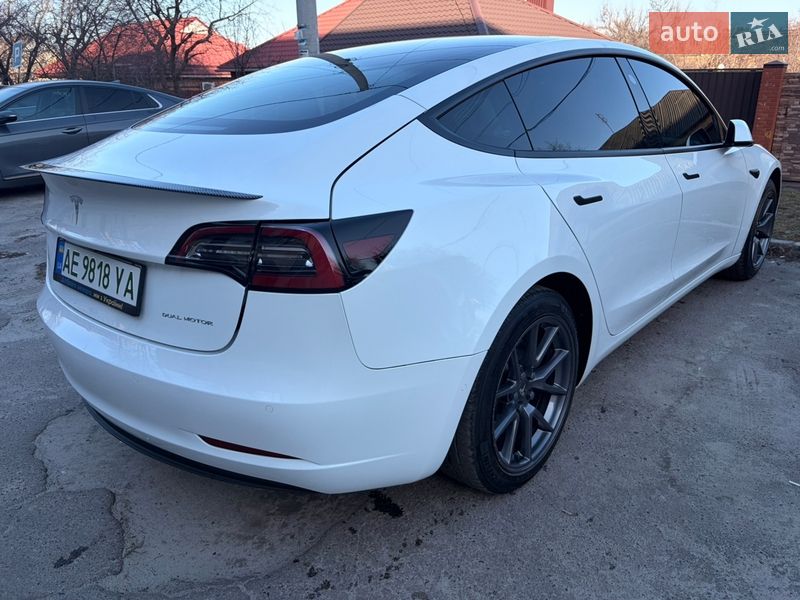 Седан Tesla Model 3 2022 в Днепре