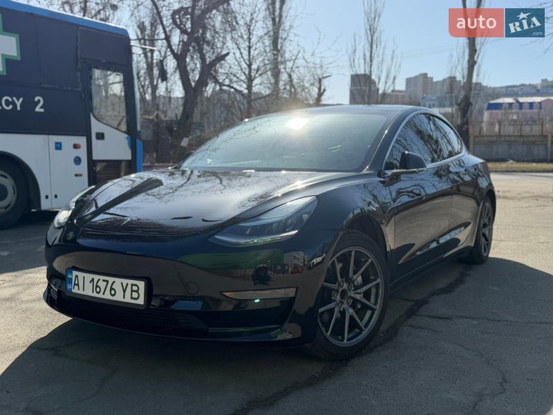 Седан Tesla Model 3 2020 в Києві