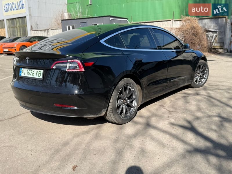 Седан Tesla Model 3 2020 в Києві