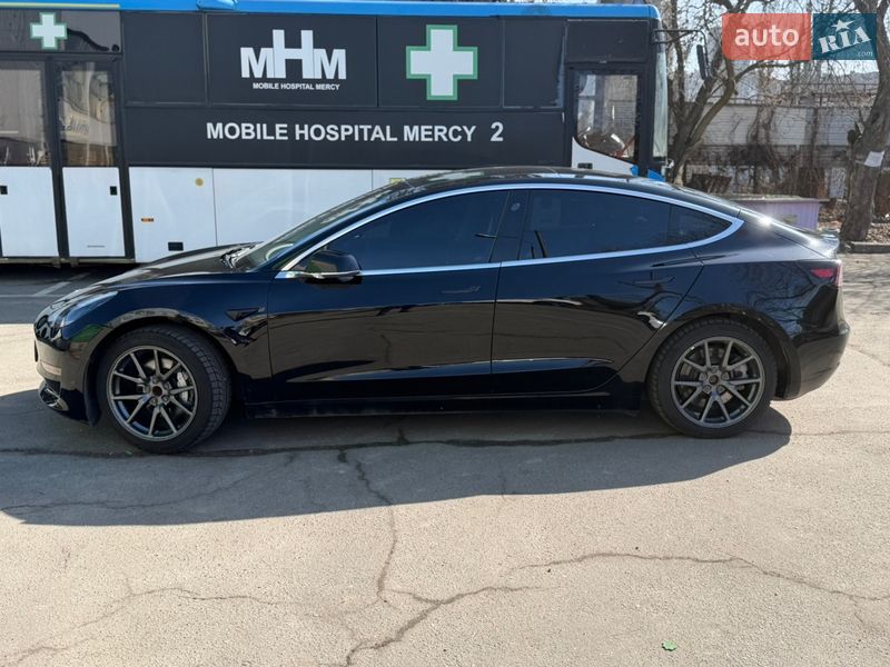 Седан Tesla Model 3 2020 в Києві