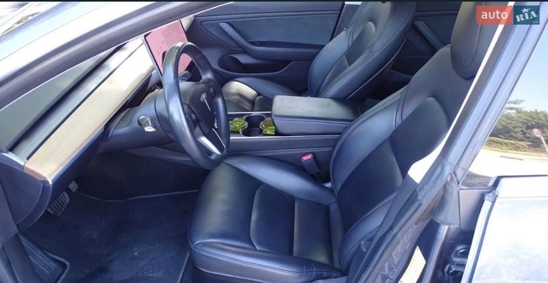 Седан Tesla Model 3 2019 в Києві