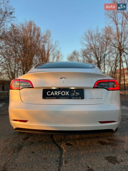 Седан Tesla Model 3 2019 в Броварах
