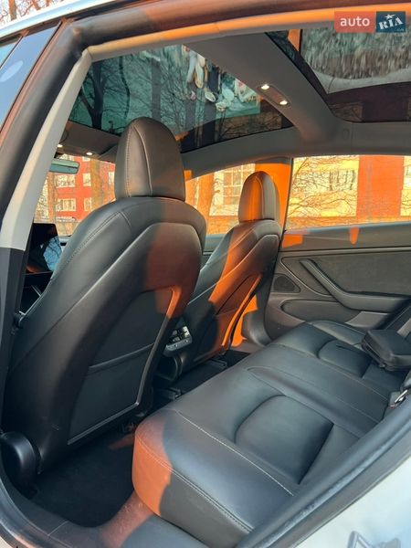 Седан Tesla Model 3 2019 в Броварах