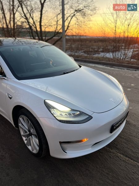 Седан Tesla Model 3 2019 в Броварах