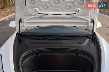 Седан Tesla Model 3 2019 в Броварах