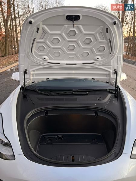 Седан Tesla Model 3 2019 в Броварах