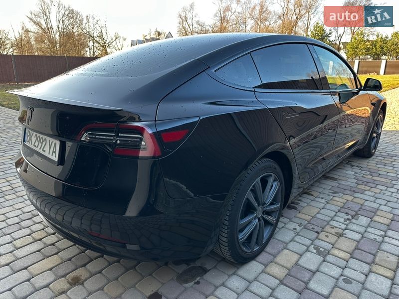 Седан Tesla Model 3 2019 в Львове