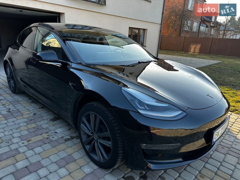 Седан Tesla Model 3 2019 в Львове