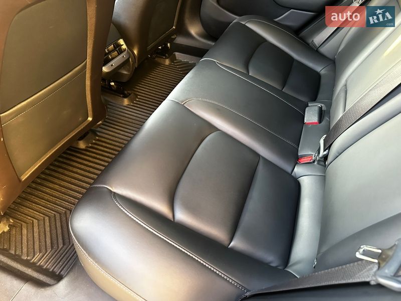 Седан Tesla Model 3 2019 в Львове