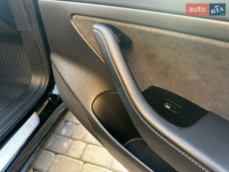 Седан Tesla Model 3 2019 в Львове