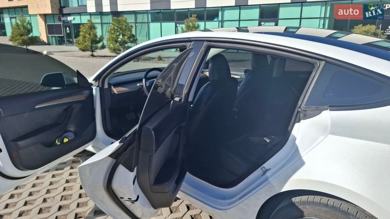 Седан Tesla Model 3 2023 в Хмельницком