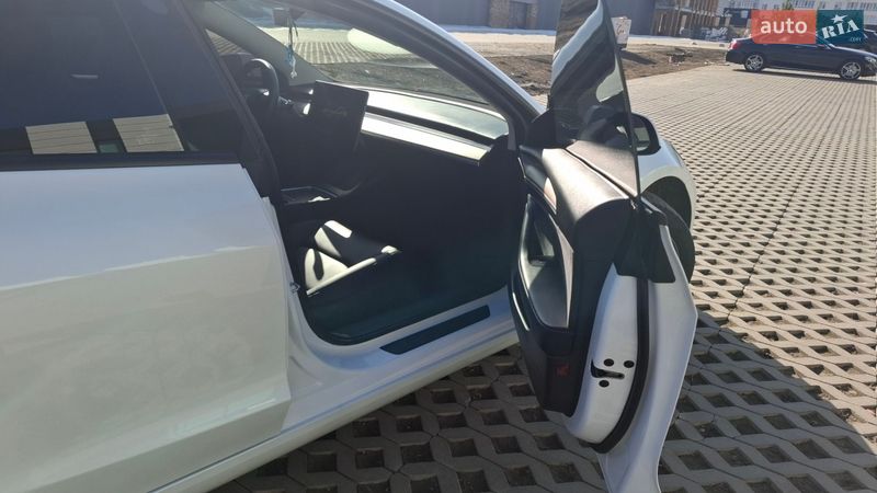 Седан Tesla Model 3 2023 в Хмельницком