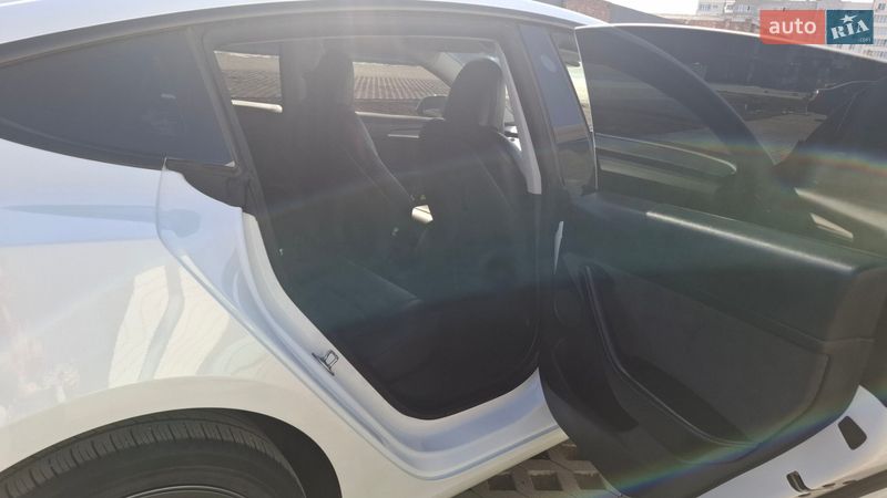 Седан Tesla Model 3 2023 в Хмельницком