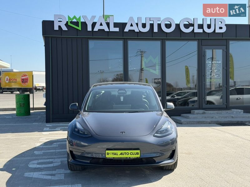 Седан Tesla Model 3 2023 в Львове