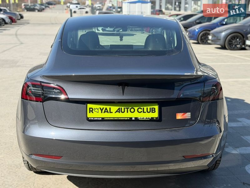 Седан Tesla Model 3 2023 в Львове