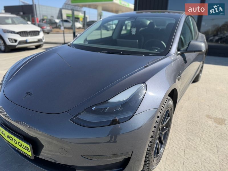 Седан Tesla Model 3 2023 в Львове