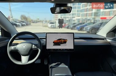 Седан Tesla Model 3 2023 в Львове