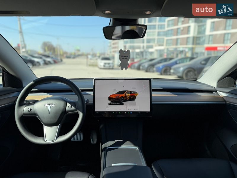 Седан Tesla Model 3 2023 в Львове