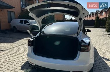 Седан Tesla Model 3 2021 в Виннице