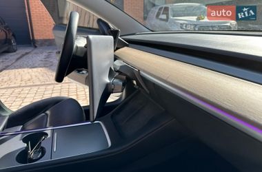 Седан Tesla Model 3 2021 в Виннице
