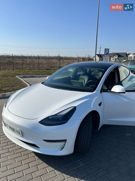 Седан Tesla Model 3 2022 в Ивано-Франковске