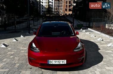 Седан Tesla Model 3 2020 в Пустомитах