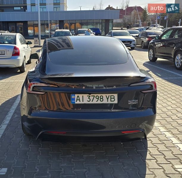 Седан Tesla Model 3 2024 в Киеве
