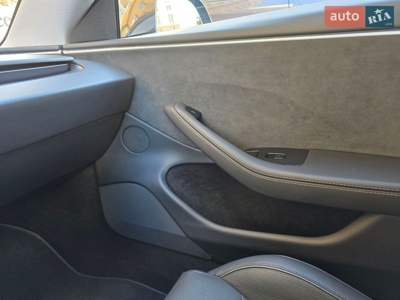 Седан Tesla Model 3 2024 в Киеве