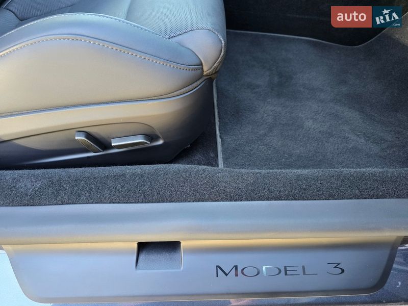 Седан Tesla Model 3 2024 в Киеве