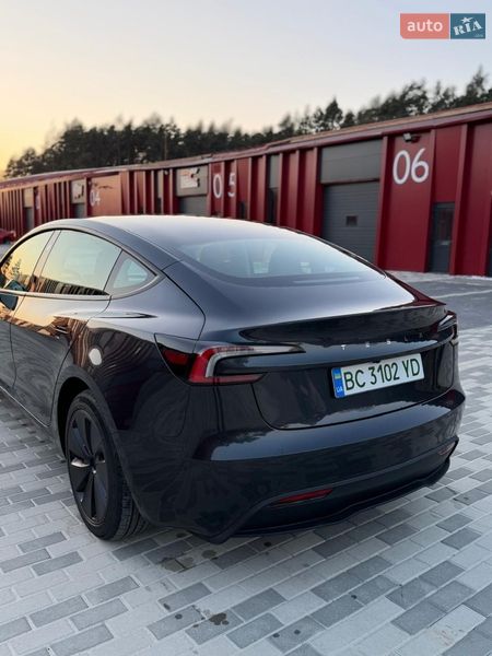 Седан Tesla Model 3 2024 в Львове