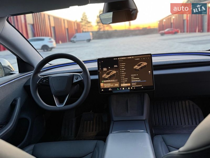 Седан Tesla Model 3 2024 в Львове