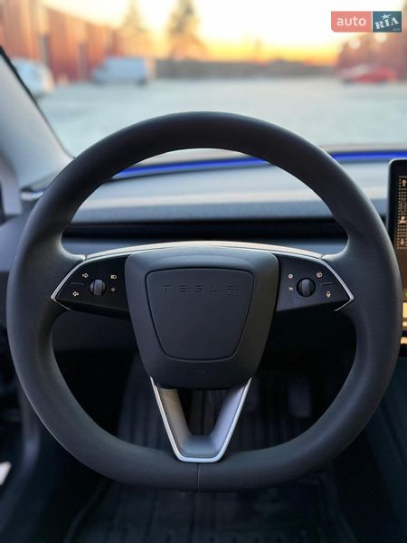 Седан Tesla Model 3 2024 в Львове