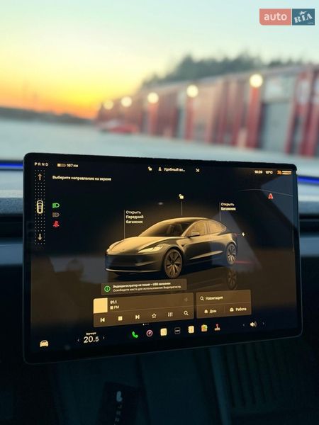 Седан Tesla Model 3 2024 в Львове