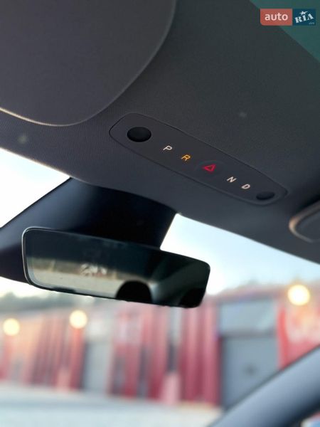 Седан Tesla Model 3 2024 в Львове