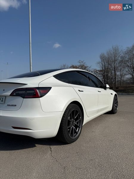Седан Tesla Model 3 2021 в Запоріжжі