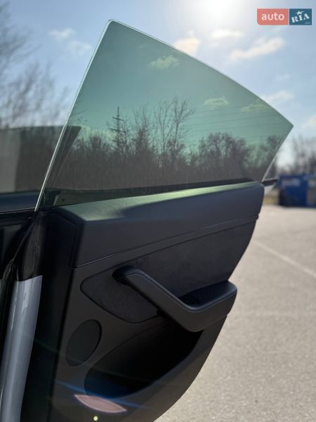 Седан Tesla Model 3 2021 в Запоріжжі