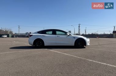 Седан Tesla Model 3 2022 в Киеве