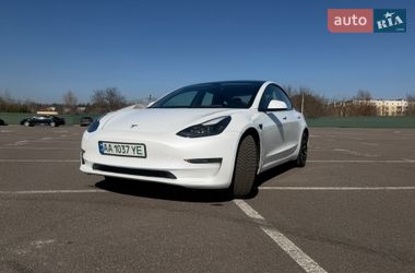 Седан Tesla Model 3 2022 в Киеве