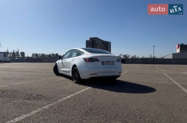 Седан Tesla Model 3 2022 в Киеве