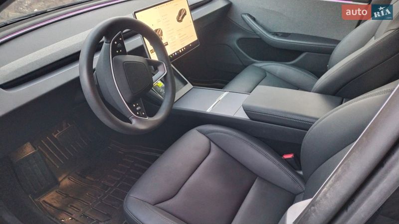 Седан Tesla Model 3 2025 в Полтаві