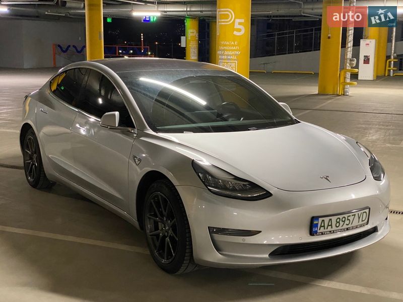 Седан Tesla Model 3 2018 в Києві