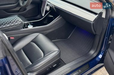 Седан Tesla Model 3 2019 в Львове
