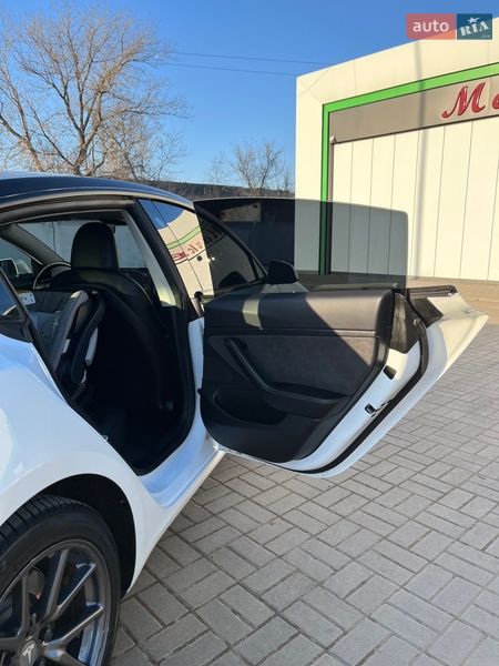 Седан Tesla Model 3 2019 в Житомире