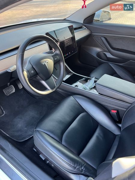Седан Tesla Model 3 2019 в Житомире