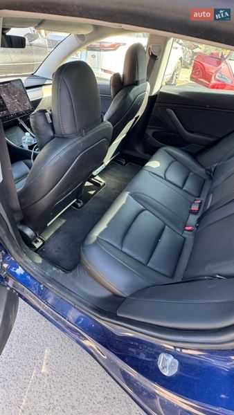 Седан Tesla Model 3 2019 в Львове