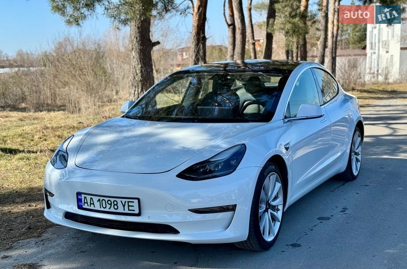 Tesla Model 3 2020