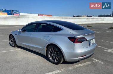 Седан Tesla Model 3 2018 в Львове