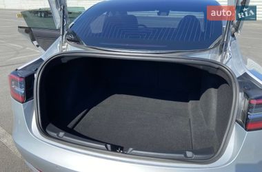 Седан Tesla Model 3 2018 в Львове