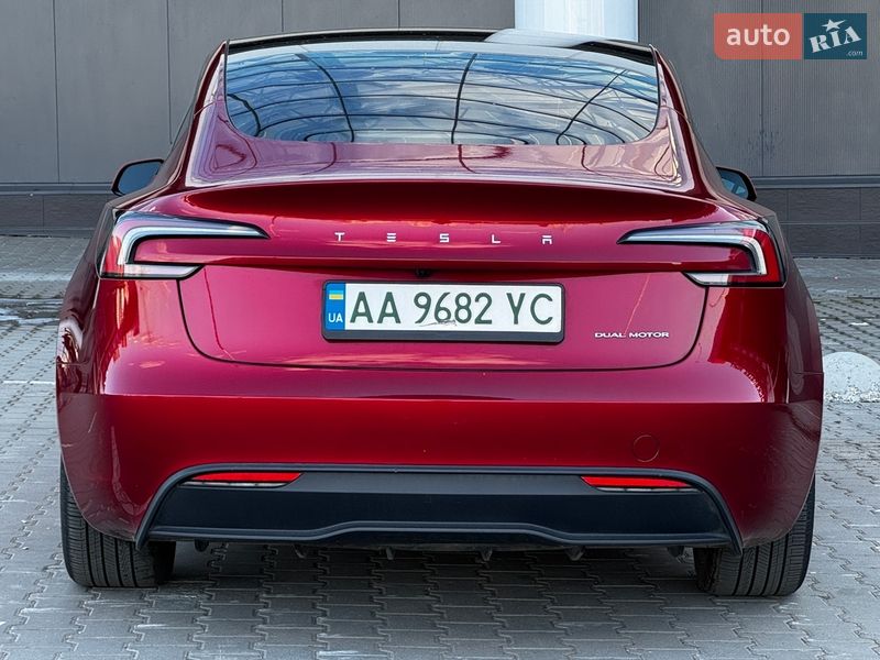 Седан Tesla Model 3 2024 в Києві