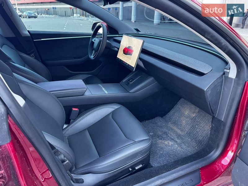 Седан Tesla Model 3 2024 в Києві